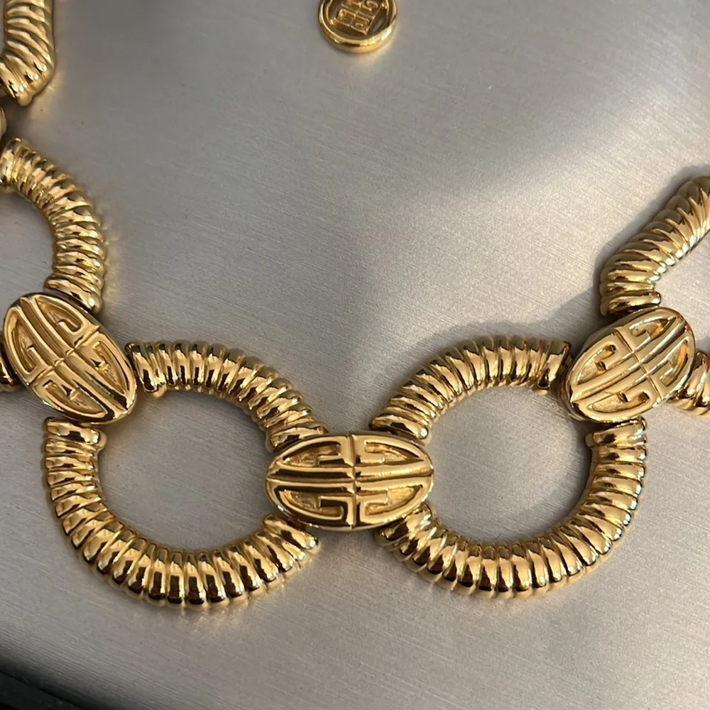 Vintage Givenchy Large Logo Adjustable Collar NWOT - Picture 3 of 5